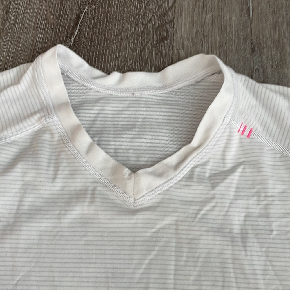 lululemon shirt - Picture 2 of 3